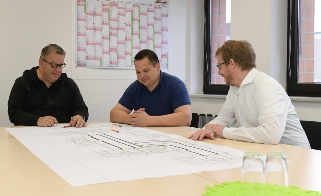 Interview Kai Schwarzkopf – Besprechung im Büro von Elektro Schwarzkopf