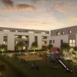 Neues Wohnquartier mit Spielplatz und Grünflächen bei Sonnenuntergang, aktiv genutzte Außenbereiche.